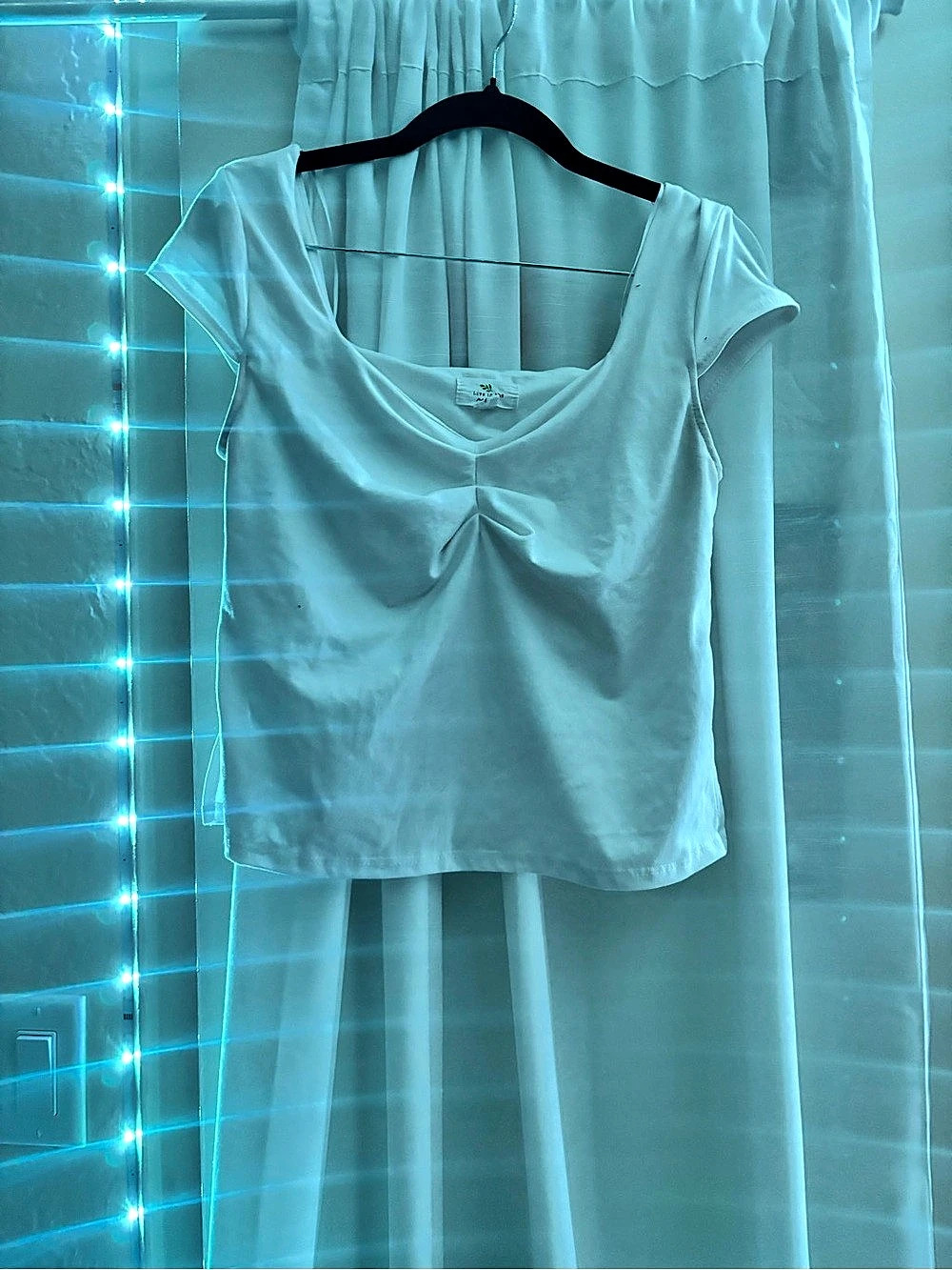 Live in the Moment Ruched Short Sleeve Top in White Large Like New
